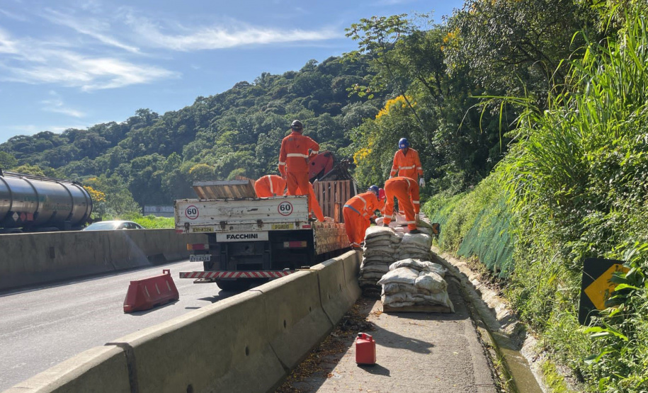 DER está concluindo recuperação da encosta da BR-277 no km 41