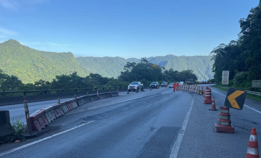 DER está concluindo recuperação da encosta da BR-277 no km 41