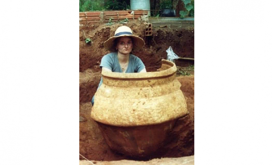 Do sonho de menina a quatro décadas de carreira no MUPA: a história da arqueóloga Cláudia Parellada