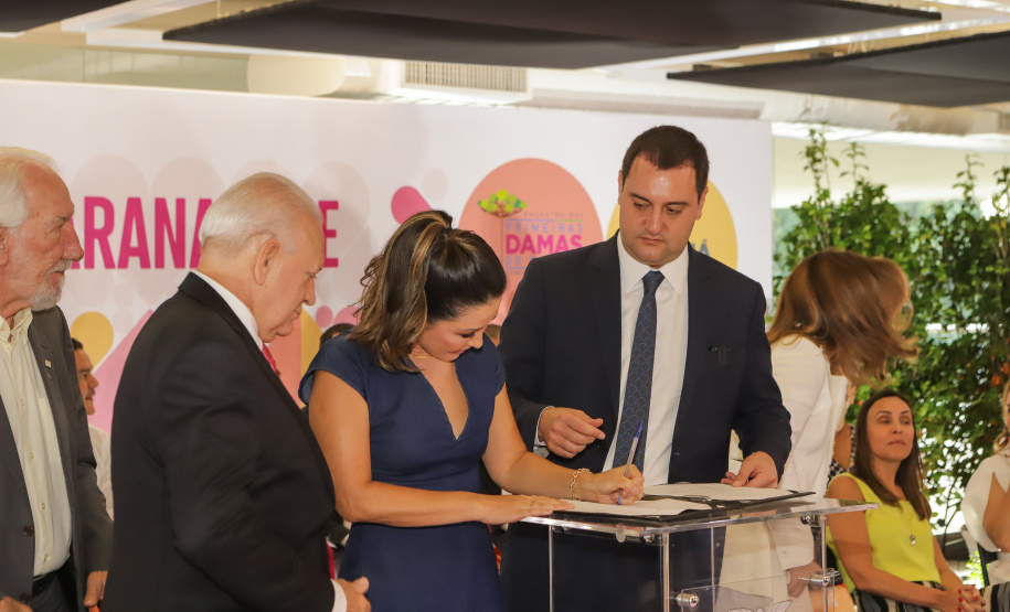 O governador Carlos Massa Ratinho Junior sancionou nesta terça-feira (21) a criação do Fundo Estadual dos Direitos da Mulher (FEDIM/PR).