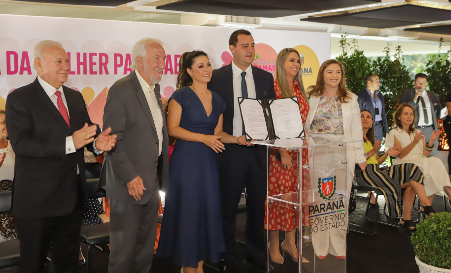 O governador Carlos Massa Ratinho Junior sancionou nesta terça-feira (21) a criação do Fundo Estadual dos Direitos da Mulher (FEDIM/PR).
