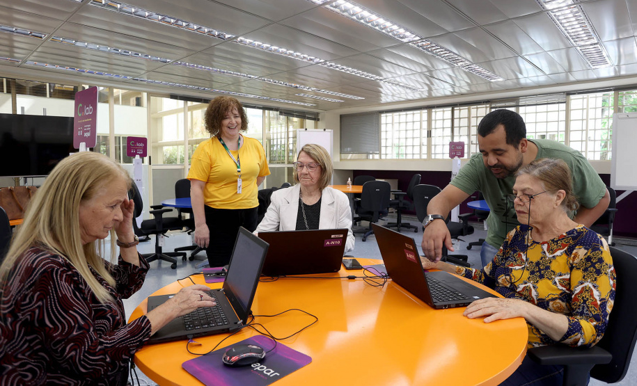 Celepar oferece curso de tecnologia para idosos: veja as próximas datas em Curitiba e região metropolitana