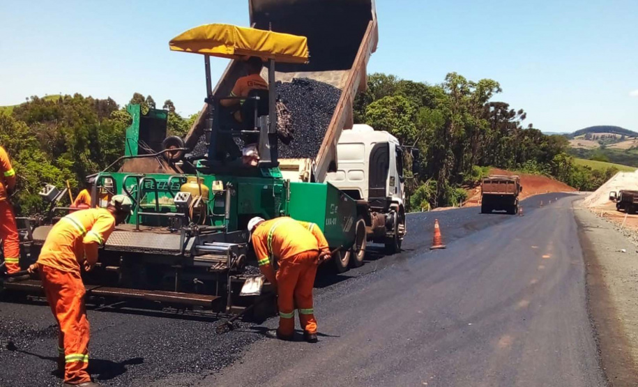 DER/PR recupera rapidamente quedas de barreiras em rodovia nos Campos Gerais