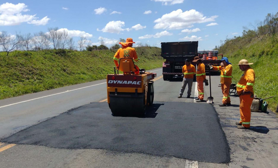 DER/PR recupera rapidamente quedas de barreiras em rodovia nos Campos Gerais