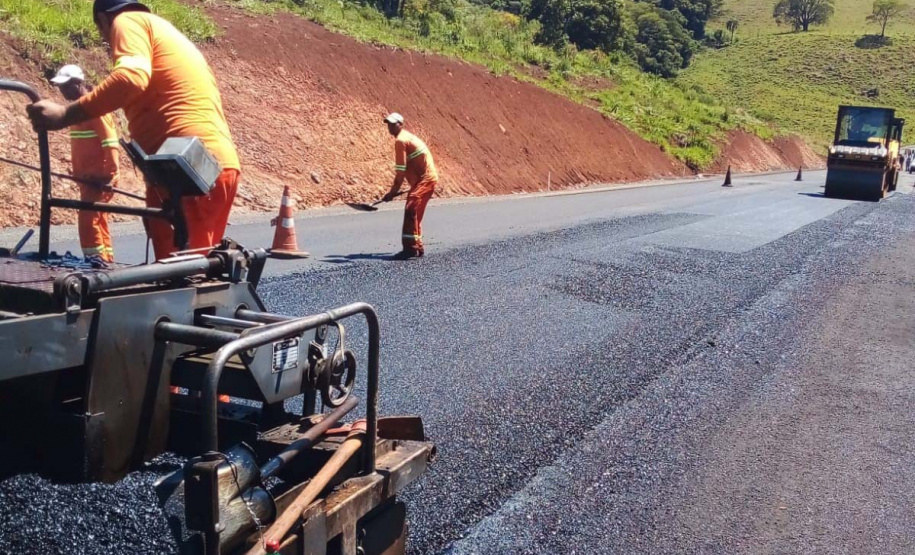 DER/PR recupera rapidamente quedas de barreiras em rodovia nos Campos Gerais