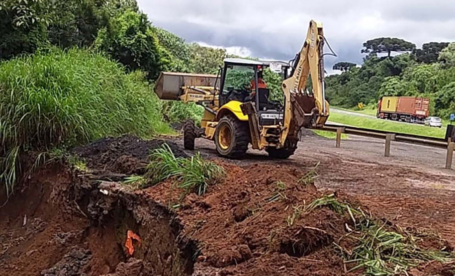 DER/PR recupera rapidamente quedas de barreiras em rodovia nos Campos Gerais
