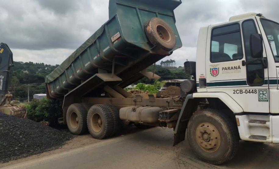 DER/PR recupera rapidamente quedas de barreiras em rodovia nos Campos Gerais