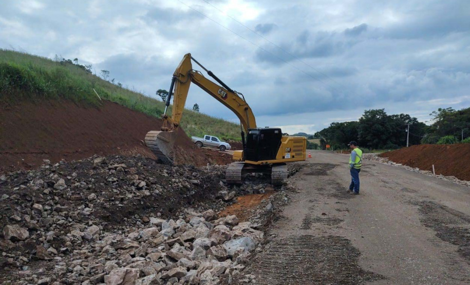 DER/PR recupera rapidamente quedas de barreiras em rodovia nos Campos Gerais