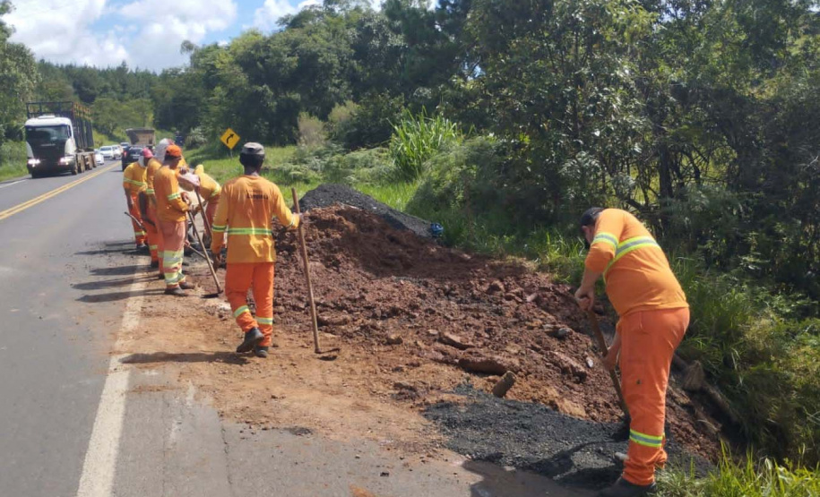 DER/PR recupera rapidamente quedas de barreiras em rodovia nos Campos Gerais