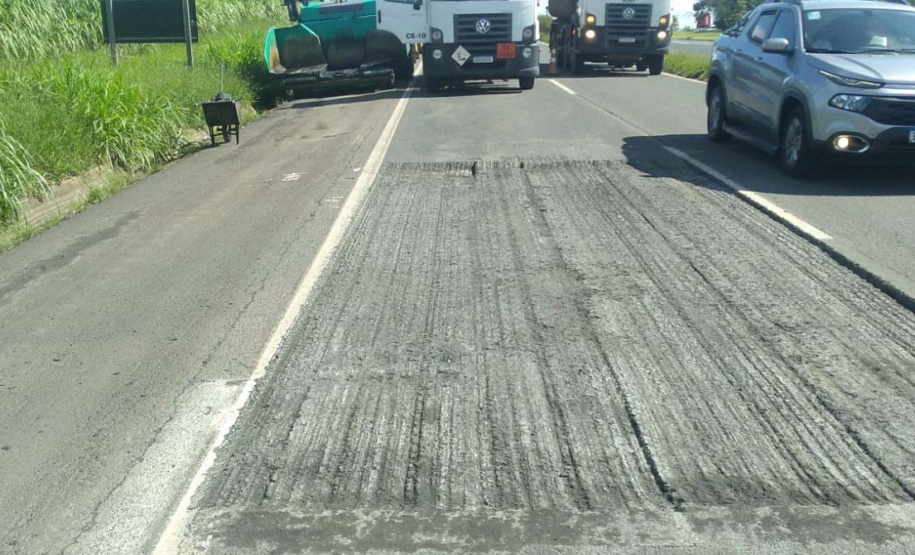 DER/PR recupera rapidamente quedas de barreiras em rodovia nos Campos Gerais