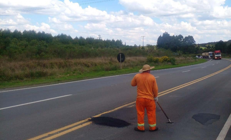 DER/PR recupera rapidamente quedas de barreiras em rodovia nos Campos Gerais