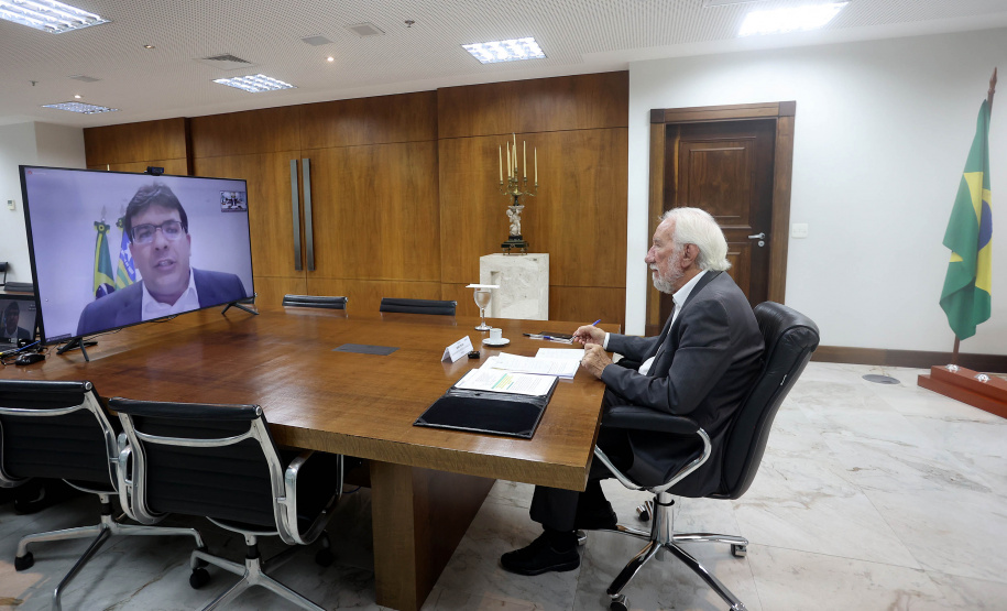 O governador em exercício Darci Piana participou da reunião consórcio Brasil Verde