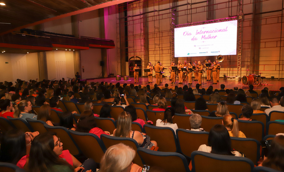 No Dia da Mulher, o governo do Paraná, por meio da Escola de Gestão, realizou homenagem no Canal da Música.