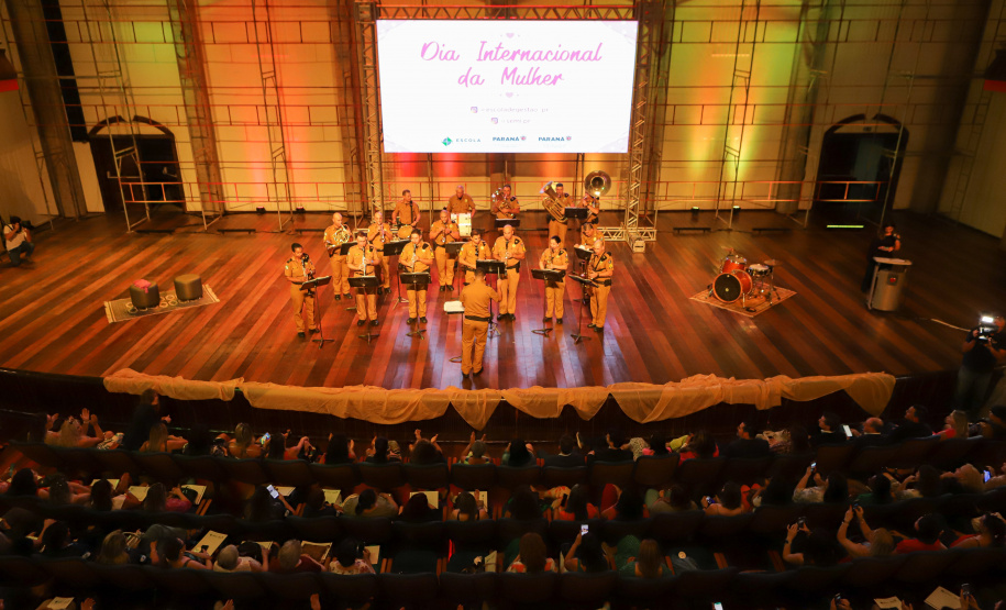 No Dia da Mulher, o governo do Paraná, por meio da Escola de Gestão, realizou homenagem no Canal da Música.