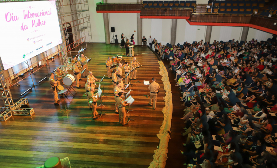 No Dia da Mulher, o governo do Paraná, por meio da Escola de Gestão, realizou homenagem no Canal da Música.