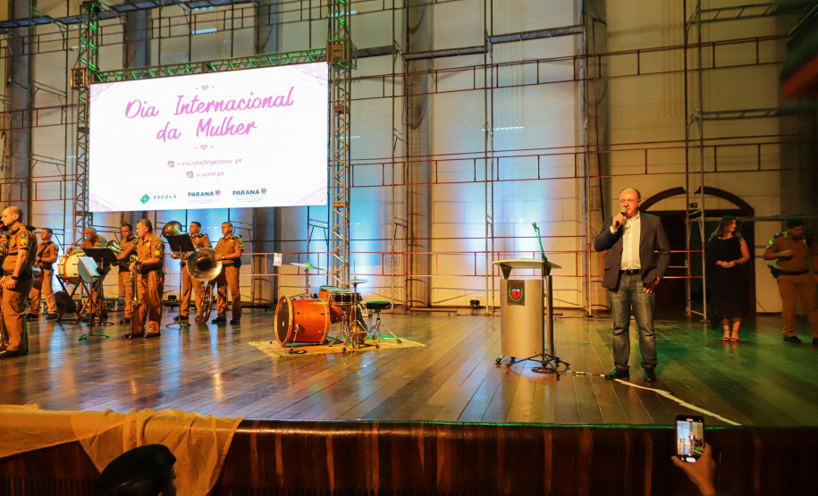 No Dia da Mulher, o governo do Paraná, por meio da Escola de Gestão, realizou homenagem no Canal da Música.