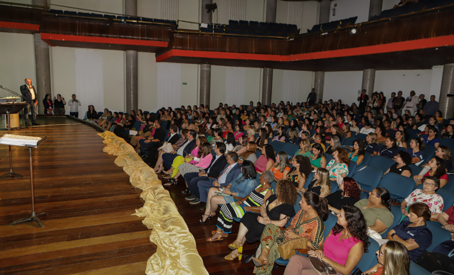No Dia da Mulher, o governo do Paraná, por meio da Escola de Gestão, realizou homenagem no Canal da Música.