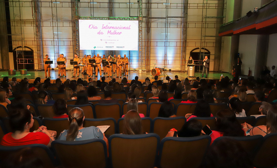 No Dia da Mulher, o governo do Paraná, por meio da Escola de Gestão, realizou homenagem no Canal da Música.