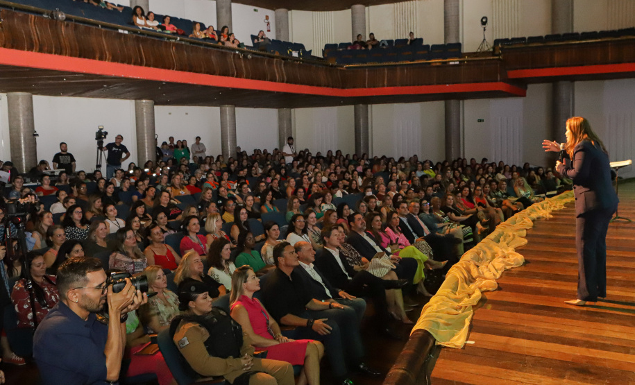 No Dia da Mulher, o governo do Paraná, por meio da Escola de Gestão, realizou homenagem no Canal da Música.