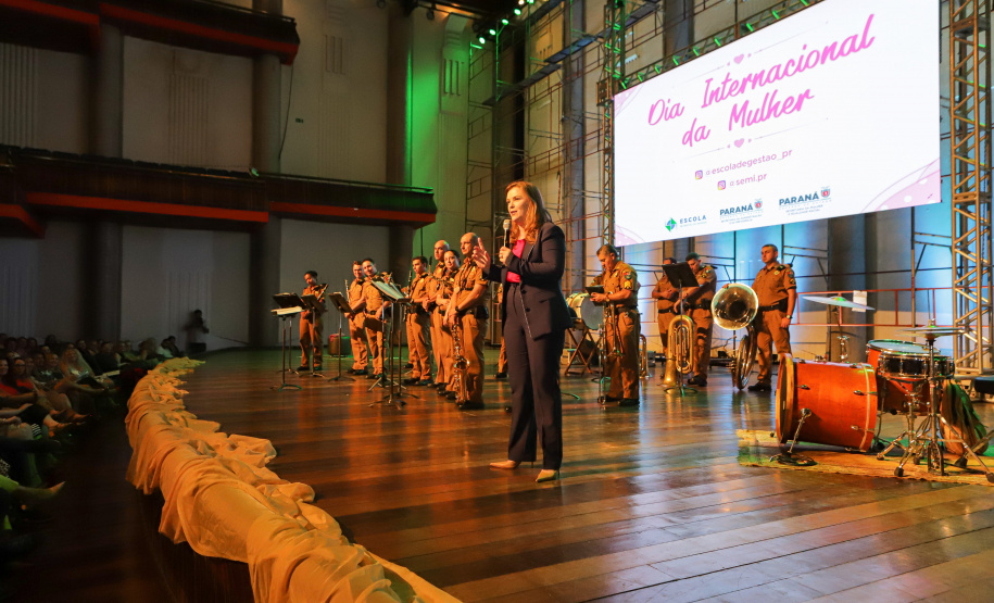No Dia da Mulher, o governo do Paraná, por meio da Escola de Gestão, realizou homenagem no Canal da Música.