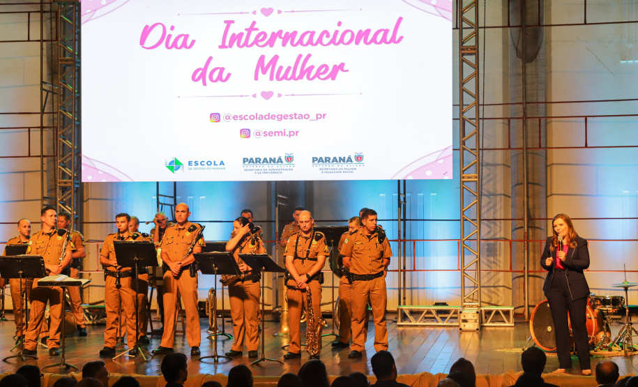 No Dia da Mulher, o governo do Paraná, por meio da Escola de Gestão, realizou homenagem no Canal da Música.