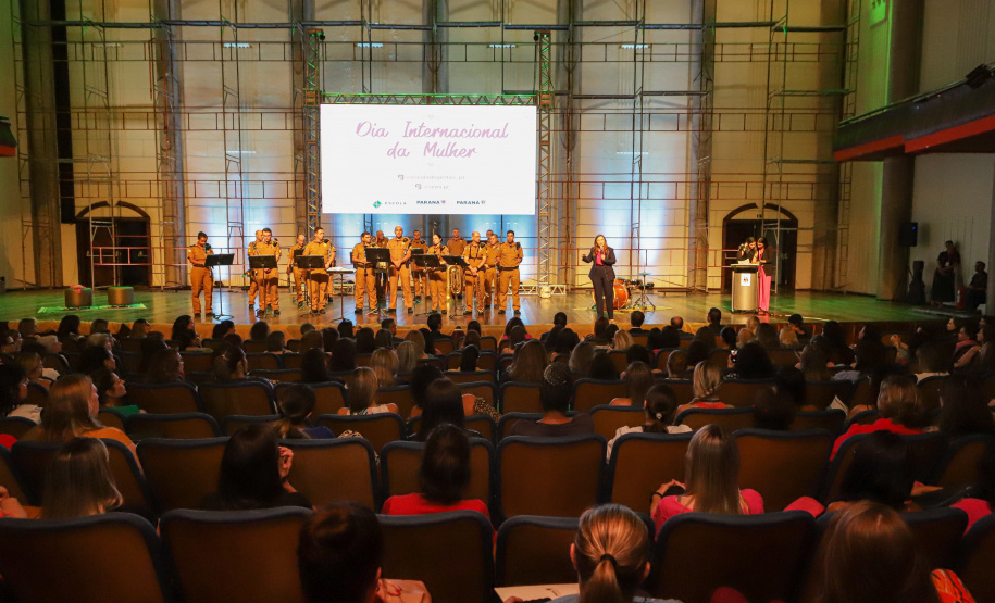 No Dia da Mulher, o governo do Paraná, por meio da Escola de Gestão, realizou homenagem no Canal da Música.