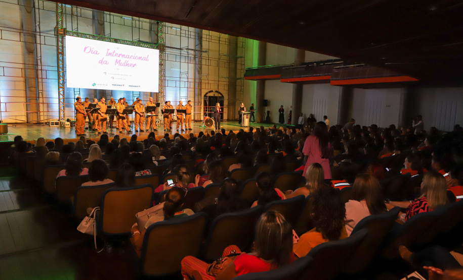 No Dia da Mulher, o governo do Paraná, por meio da Escola de Gestão, realizou homenagem no Canal da Música.