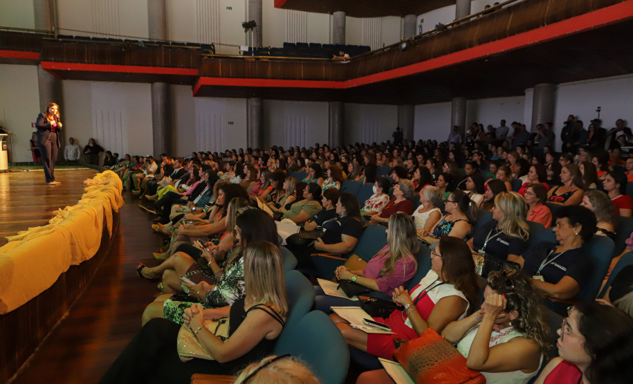 No Dia da Mulher, o governo do Paraná, por meio da Escola de Gestão, realizou homenagem no Canal da Música.