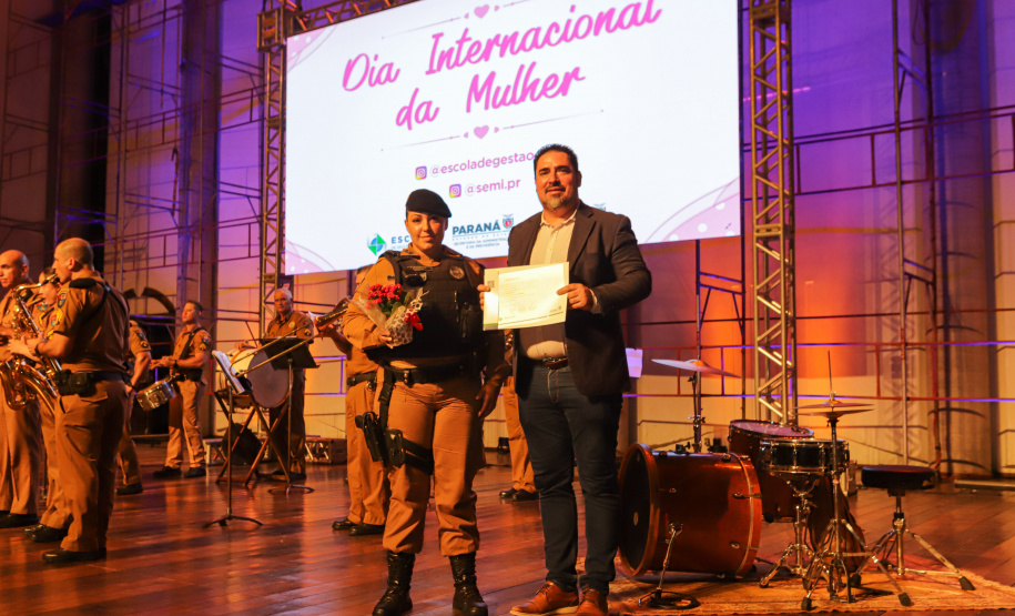 No Dia da Mulher, o governo do Paraná, por meio da Escola de Gestão, realizou homenagem no Canal da Música.