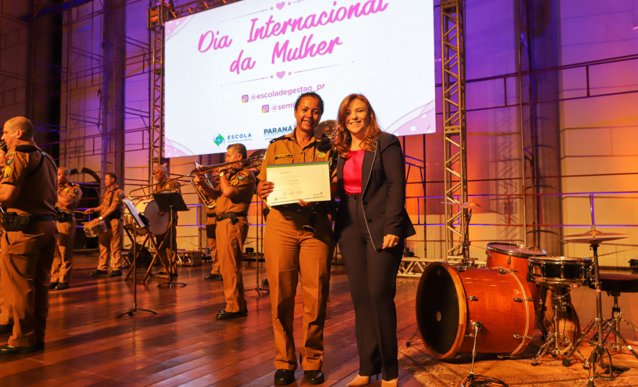 No Dia da Mulher, o governo do Paraná, por meio da Escola de Gestão, realizou homenagem no Canal da Música.