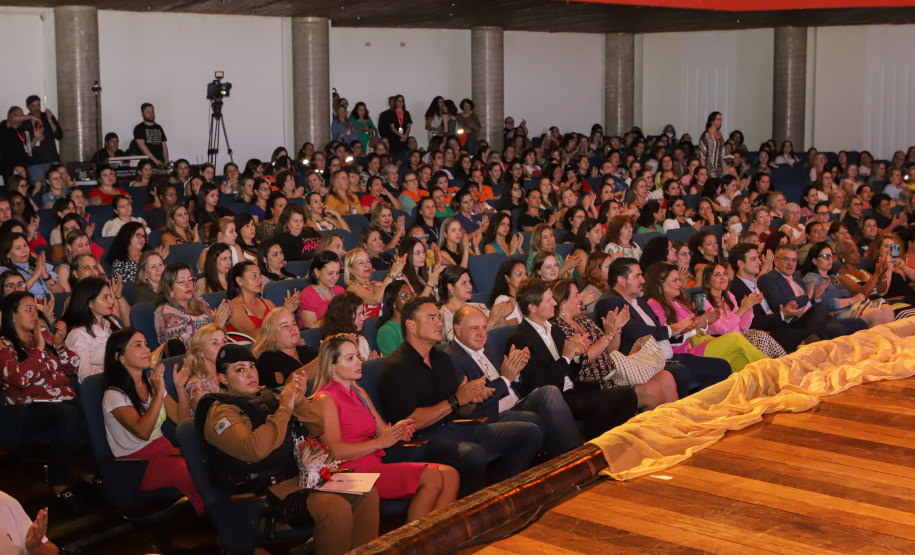 No Dia da Mulher, o governo do Paraná, por meio da Escola de Gestão, realizou homenagem no Canal da Música.