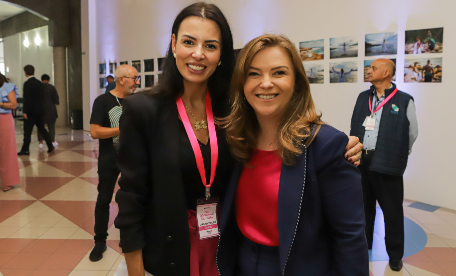 No Dia da Mulher, o governo do Paraná, por meio da Escola de Gestão, realizou homenagem no Canal da Música.