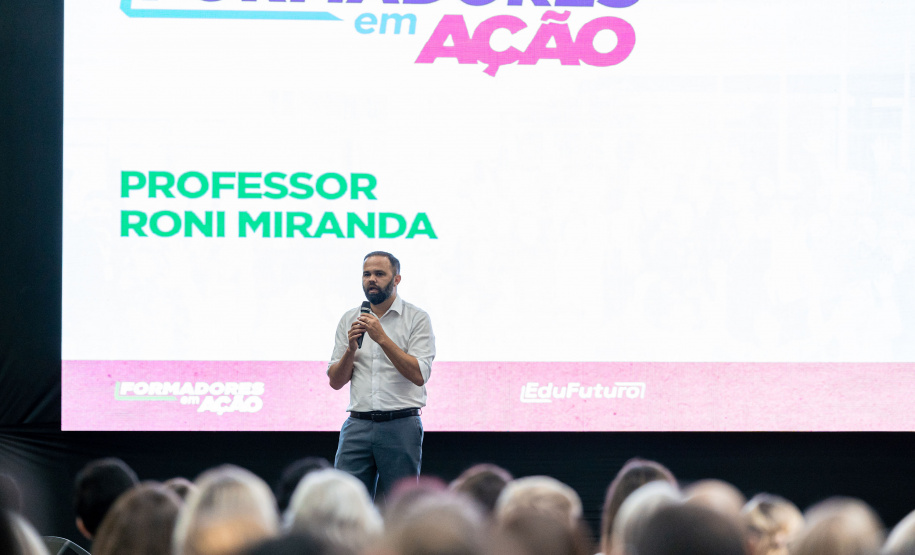 Professor Roni Miranda, secretário da Educação, palestrou na abertura do evento e também participou de oficinas