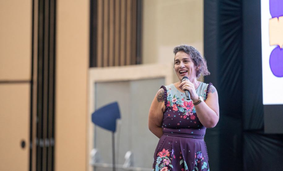 Com projeto “Caderninho de Matemática”, professora da rede estadual produz conteúdo para alunos e professores de todo o Brasil