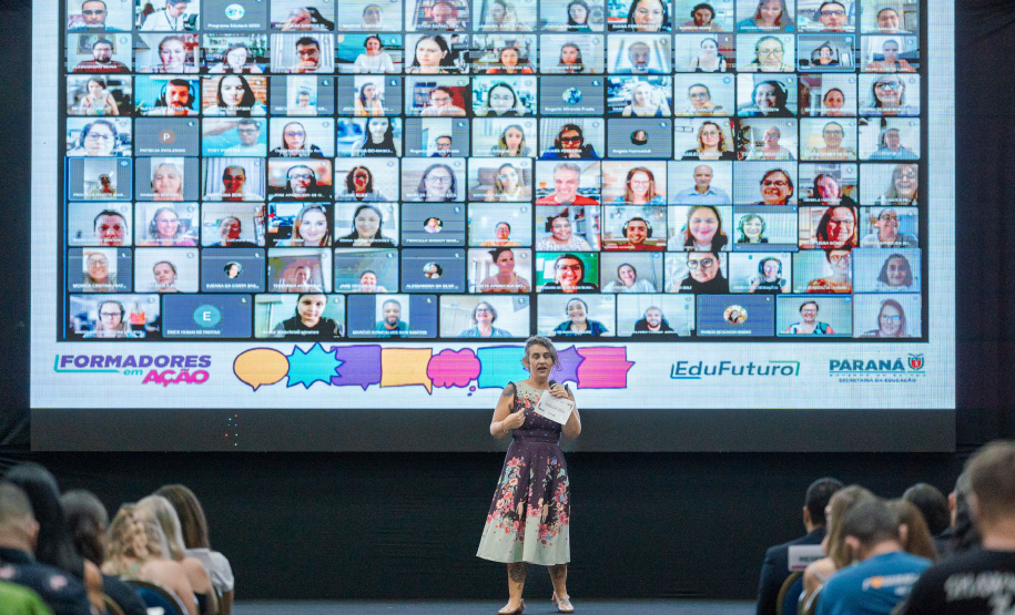 Com projeto “Caderninho de Matemática”, professora da rede estadual produz conteúdo para alunos e professores de todo o Brasil