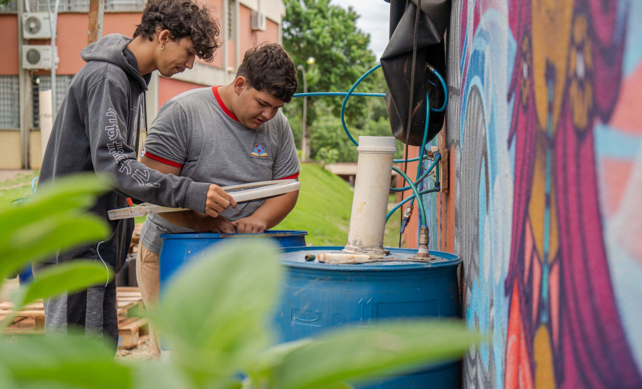Colégio de Foz do Iguaçu produz biogás e ensina sustentabilidade a partir de projeto universitário