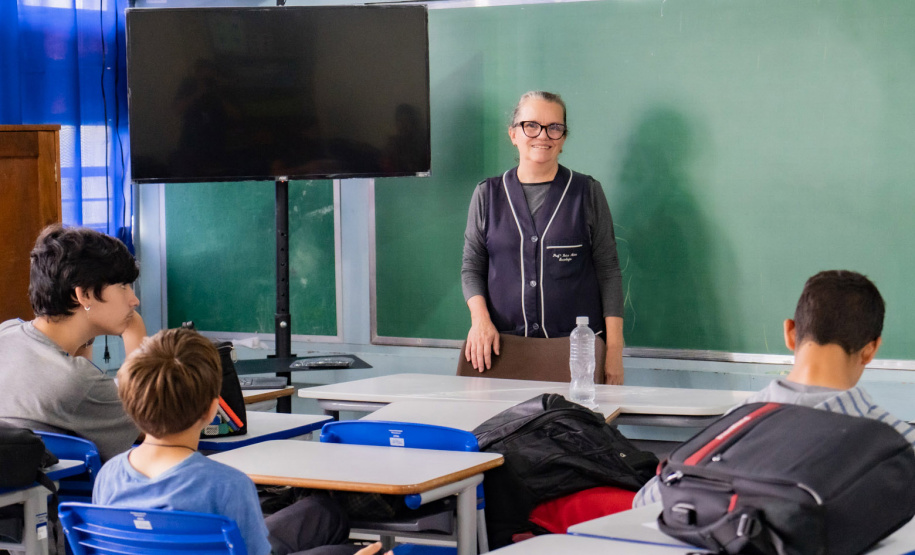 Atividade simula censo habitacional e ensina lição de cidadania em escola da rede estadual, em Curitiba