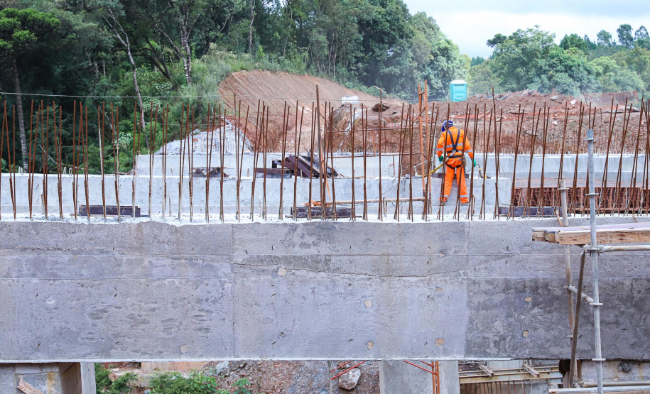 Obra na Rodovia dos Minérios tem avanços na construção de viadutos e pontes