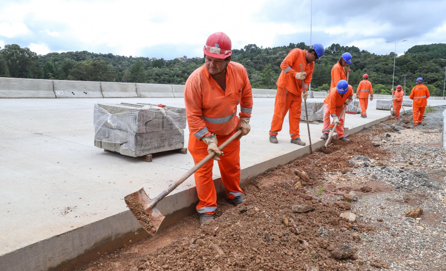Obra na Rodovia dos Minérios tem avanços na construção de viadutos e pontes