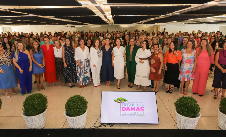 Encontro de Primeiras Damas do Paraná que aconteceu no Museu Oscar Niermeyer.