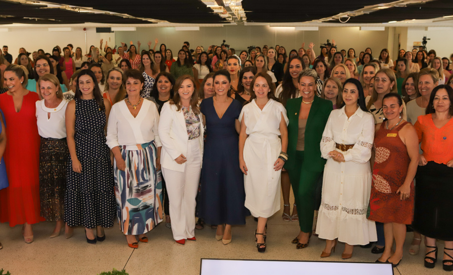Encontro de Primeiras Damas do Paraná que aconteceu no Museu Oscar Niermeyer.