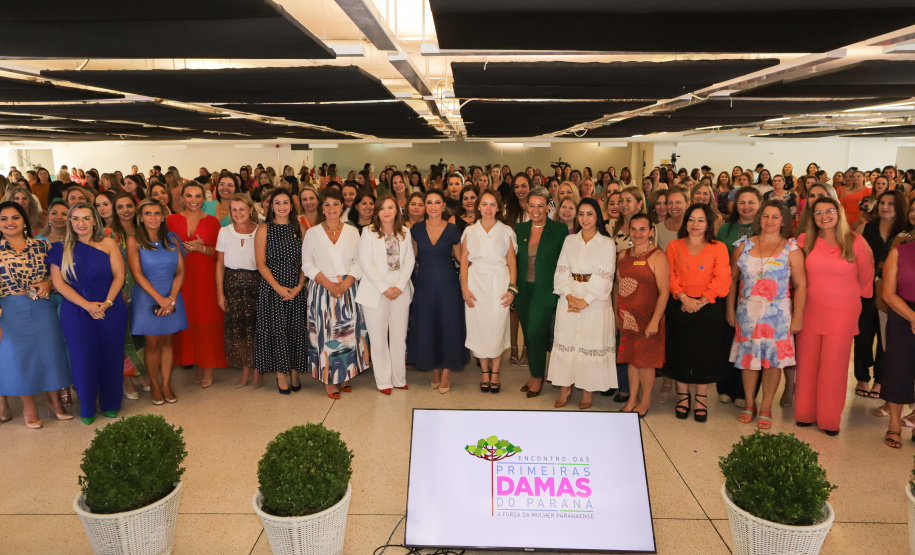 Encontro de Primeiras Damas do Paraná que aconteceu no Museu Oscar Niermeyer.