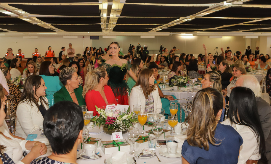 A primeira-dama do Paraná, Luciana Saito Massa, presidiu nesta terça-feira (21) o II Encontro das Primeiras-Damas do Paraná — A Força da Mulher Paranaense, no Museu Oscar Niemeyer, em Curitiba.