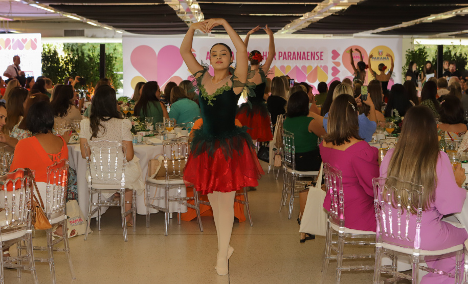A primeira-dama do Paraná, Luciana Saito Massa, presidiu nesta terça-feira (21) o II Encontro das Primeiras-Damas do Paraná — A Força da Mulher Paranaense, no Museu Oscar Niemeyer, em Curitiba.