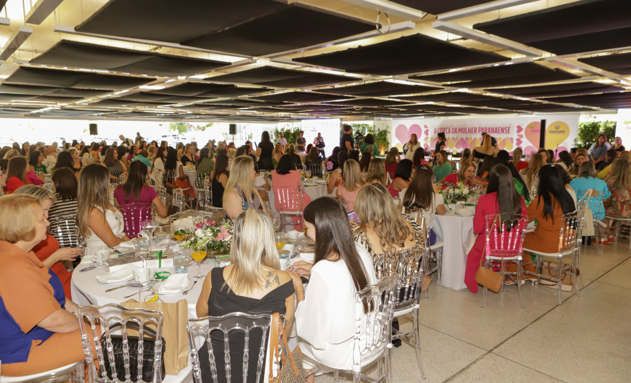 A primeira-dama do Paraná, Luciana Saito Massa, presidiu nesta terça-feira (21) o II Encontro das Primeiras-Damas do Paraná — A Força da Mulher Paranaense, no Museu Oscar Niemeyer, em Curitiba.