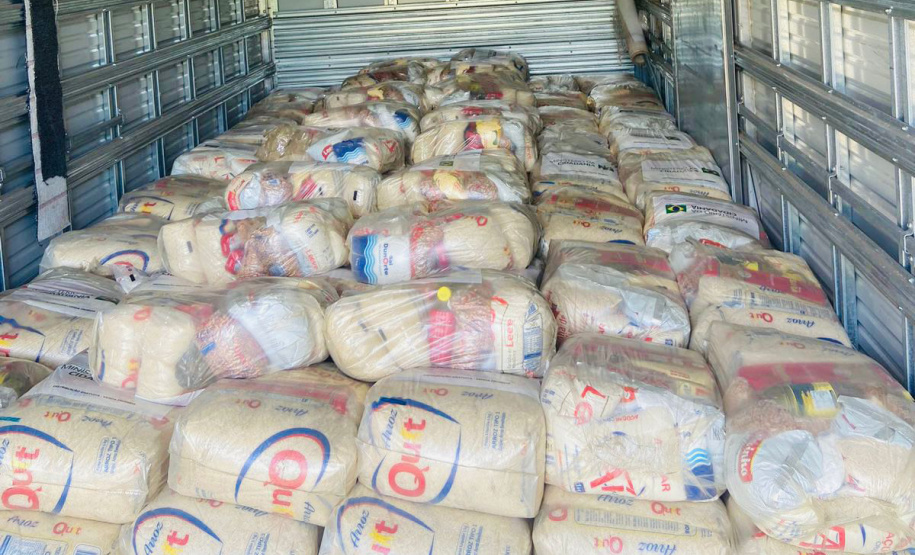 Entrega de cestas para quilombas