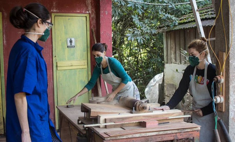 Com foco na preservação ambiental e cultural, IAT permite exploração da Caxeta por fandangueiros