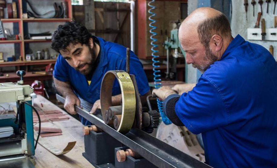 Com foco na preservação ambiental e cultural, IAT permite exploração da Caxeta por fandangueiros