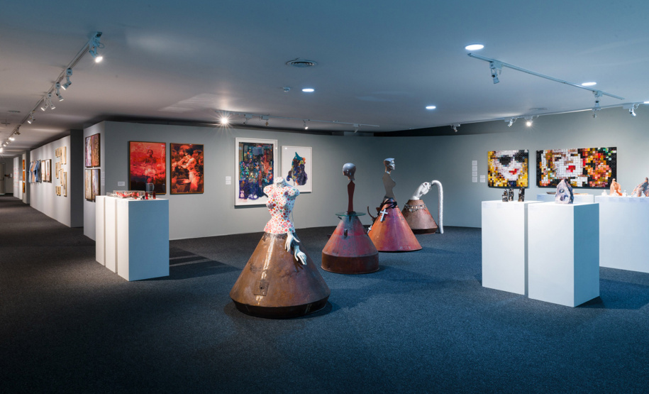 exposição “Fora das Sombras: Novas Gerações do Feminino na Arte Contemporânea