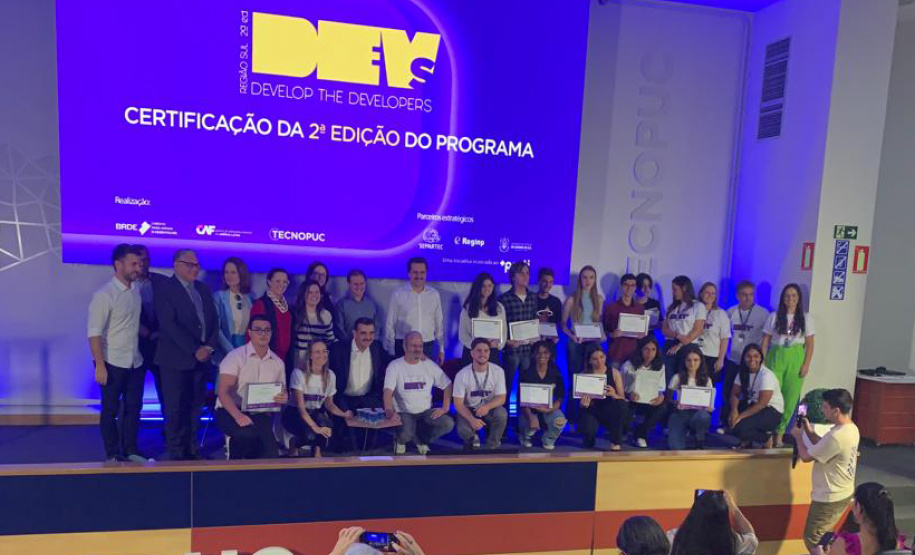 Curso gratuito de desenvolvedores realizado pelo BRDE forma 632 alunos de escolas públicas do Sul